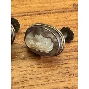Vintage Krementz Cameo Screwback Earrings - Mother of Pearl